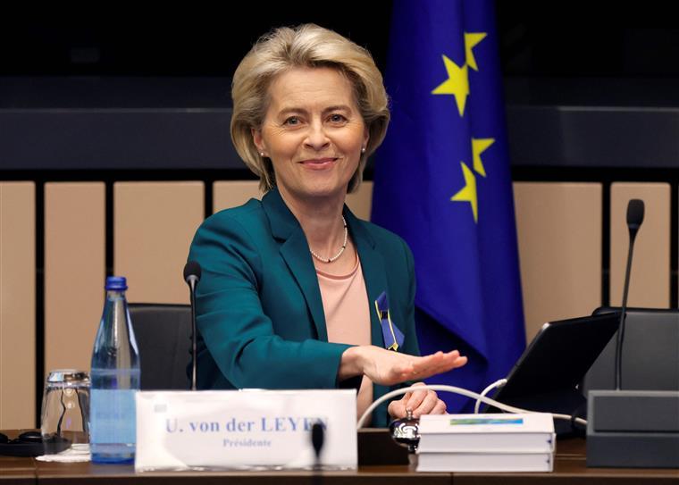 Manifestantes de apoio à Palestina interrompem discurso de Von der Leyen