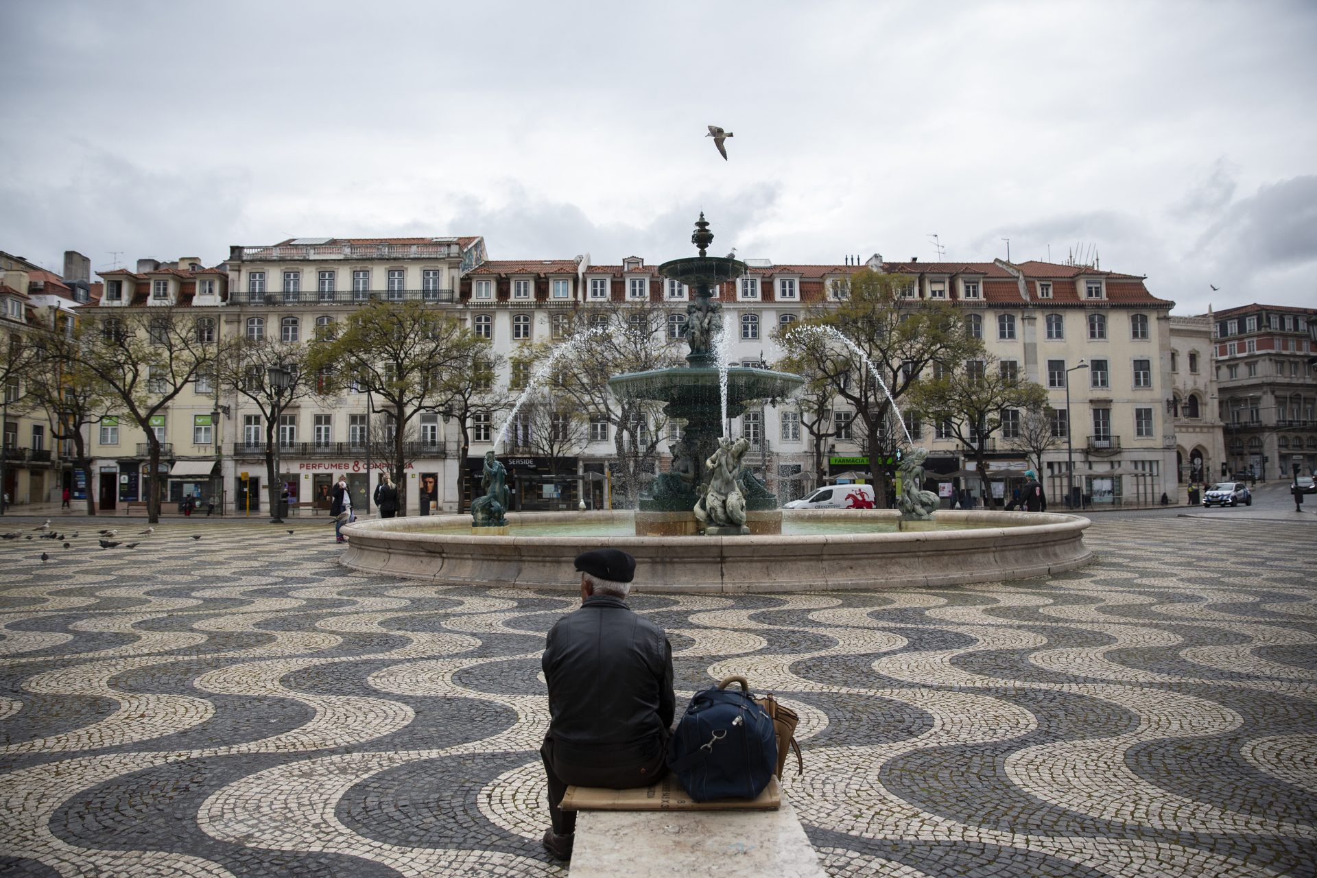 Maioria de residentes de Lisboa e do Porto consegue poupar mais de 500 euros por mês