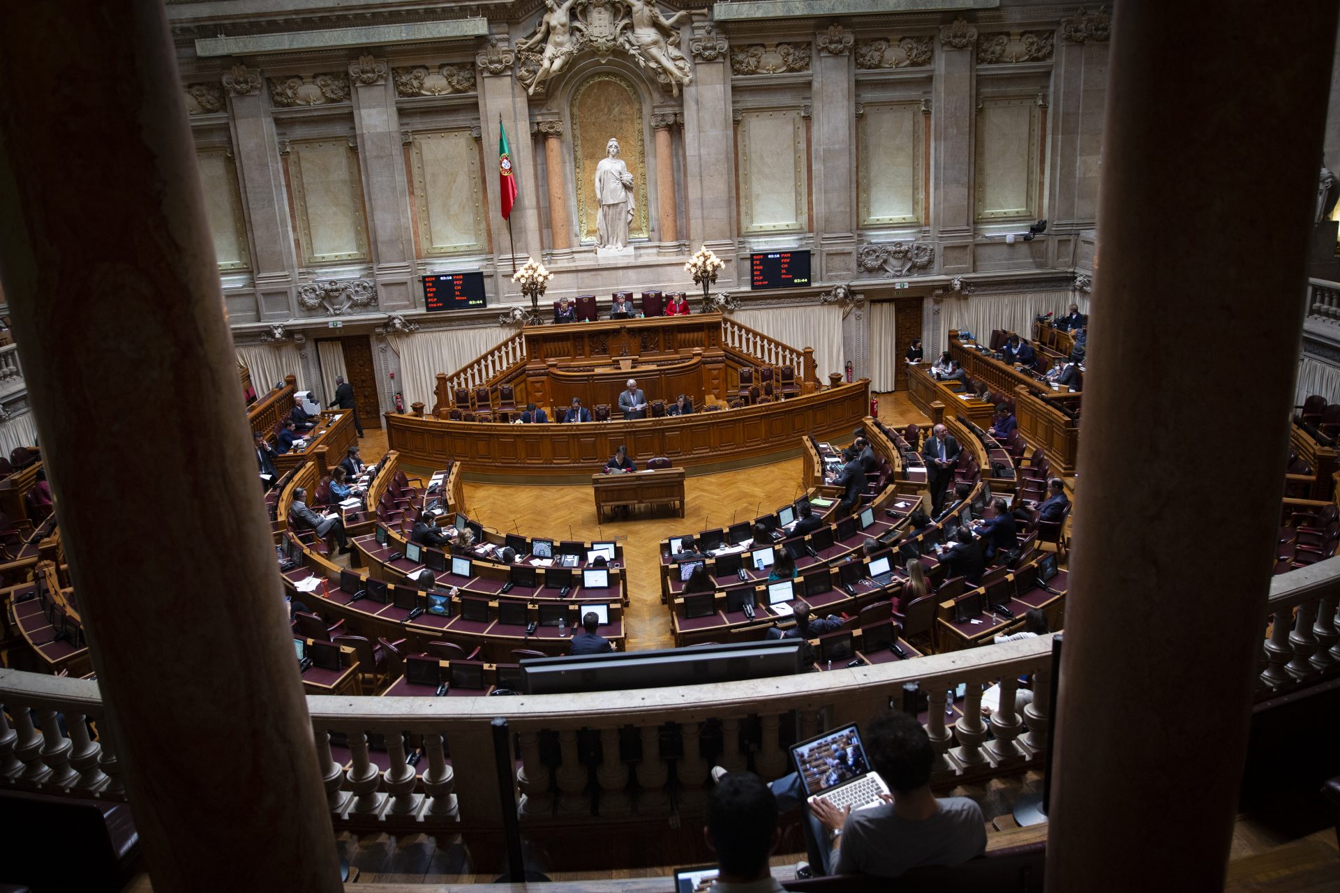 Parlamento. Chumbadas novas taxas de IRS propostas por PSD e CDS