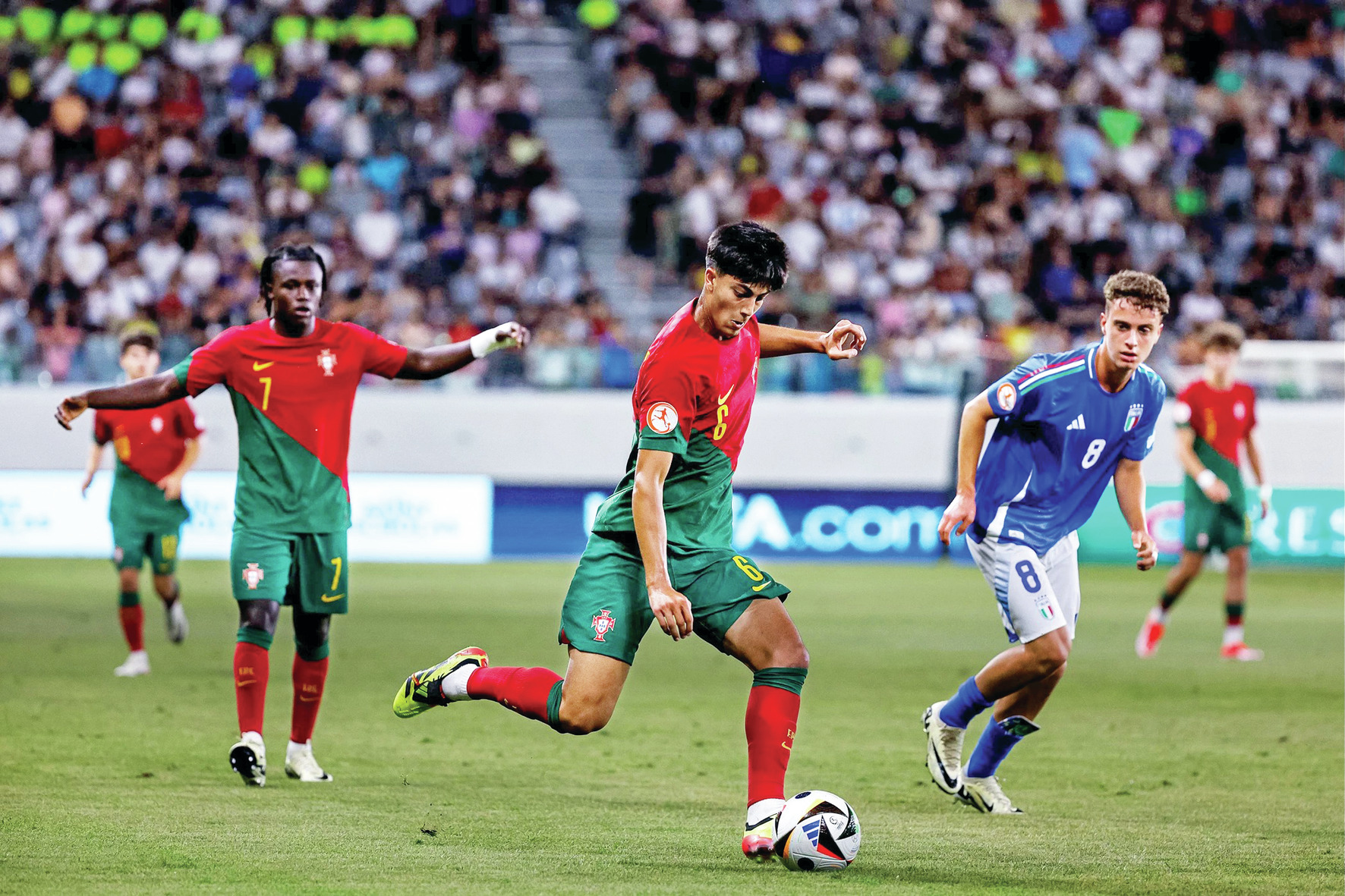 Sub-17. Os miúdos sabem de bola, mas faltou energia final