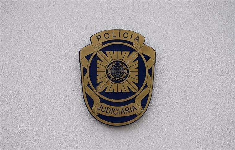 Incêndio  em seis motas de distribuição de comida no Porto investigado pela PJ