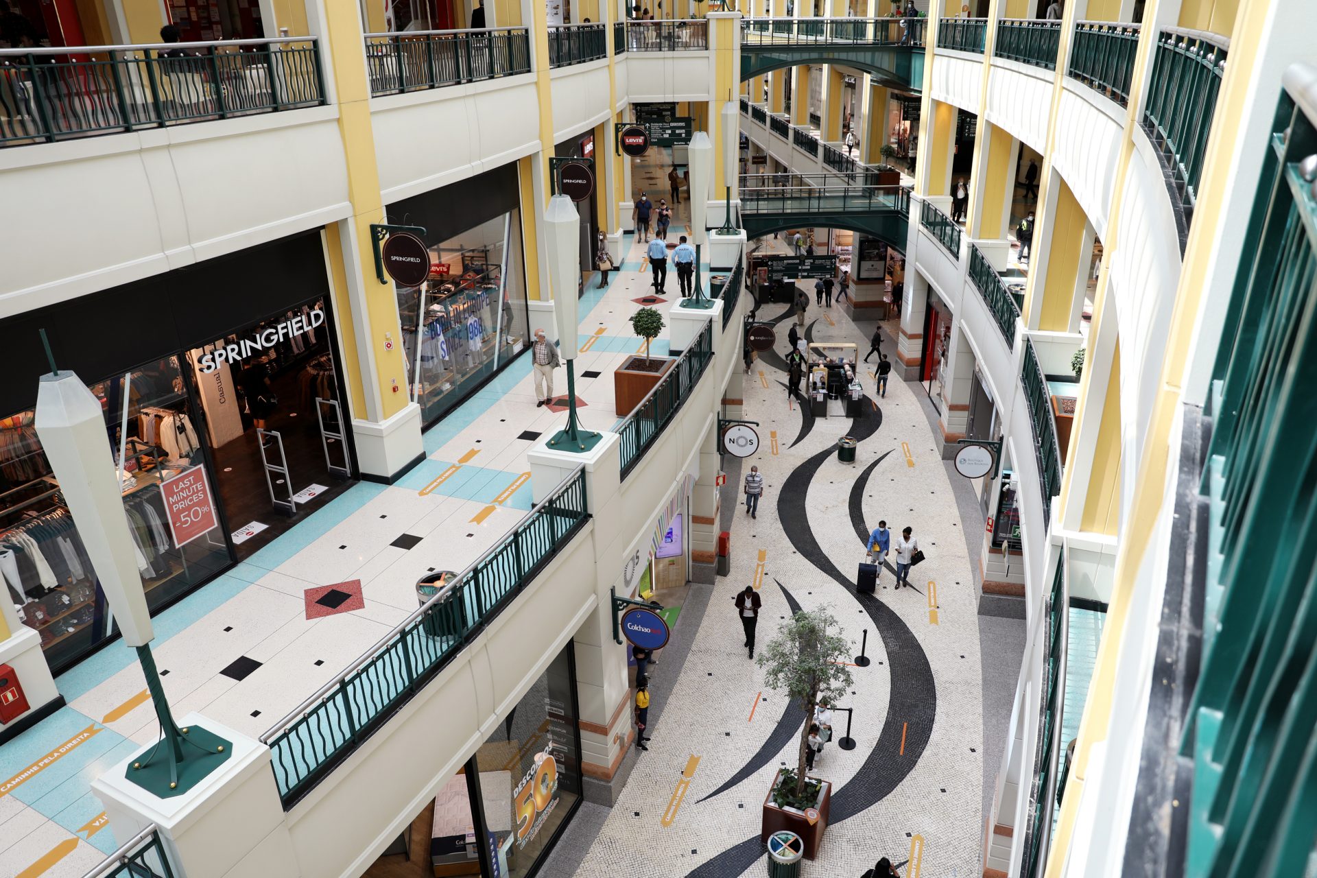 Faturação das lojas dos centros Comerciais cresce 7% no primeiro semestre 