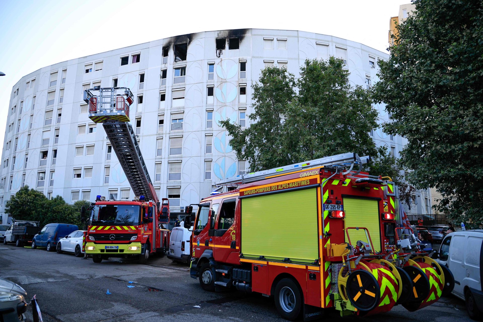 Três crianças e um adolescente morreram num incêndio num edifício residencial em Nice