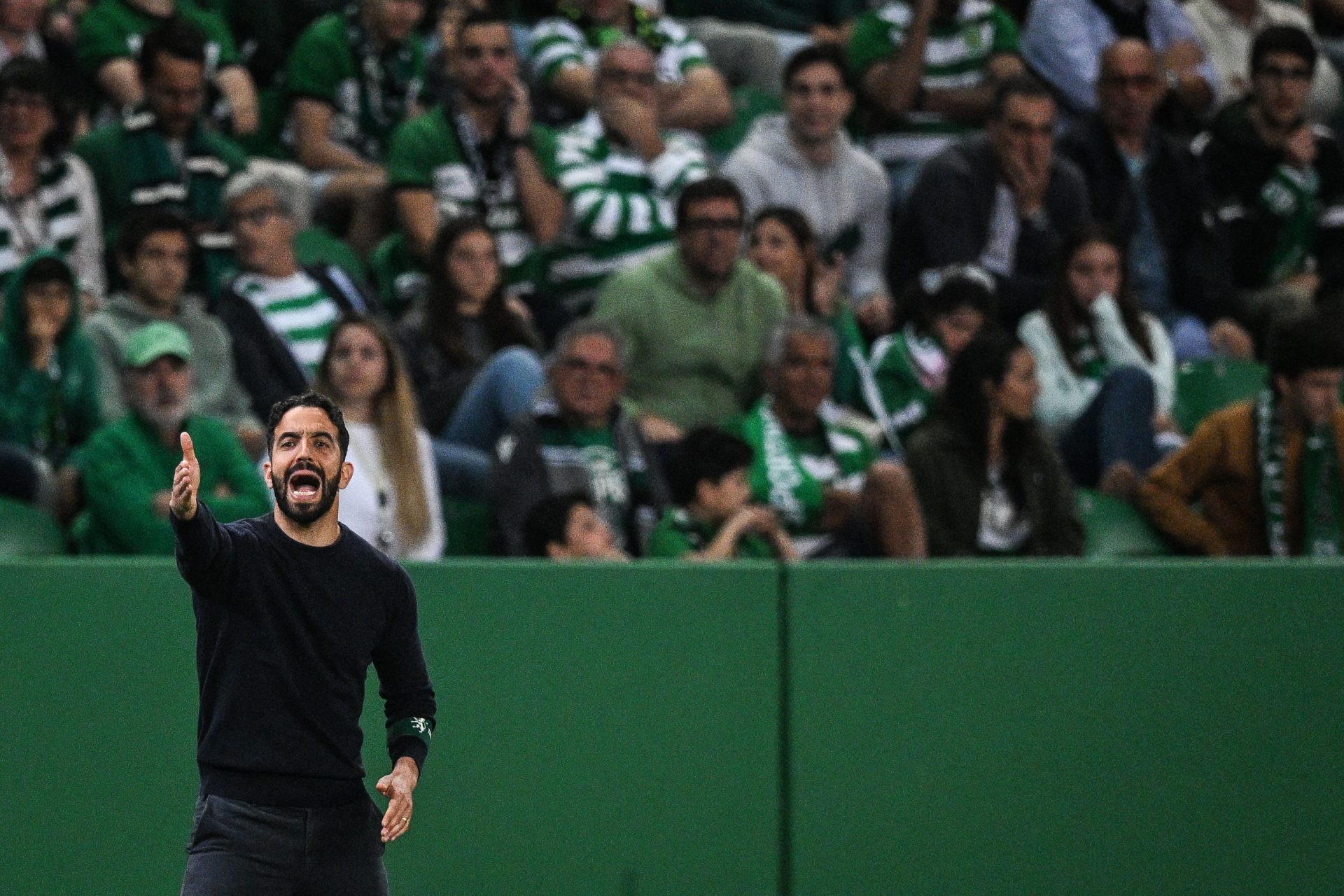 Sporting. Se o leão ganha avanço é assobiarem-lhe às botas