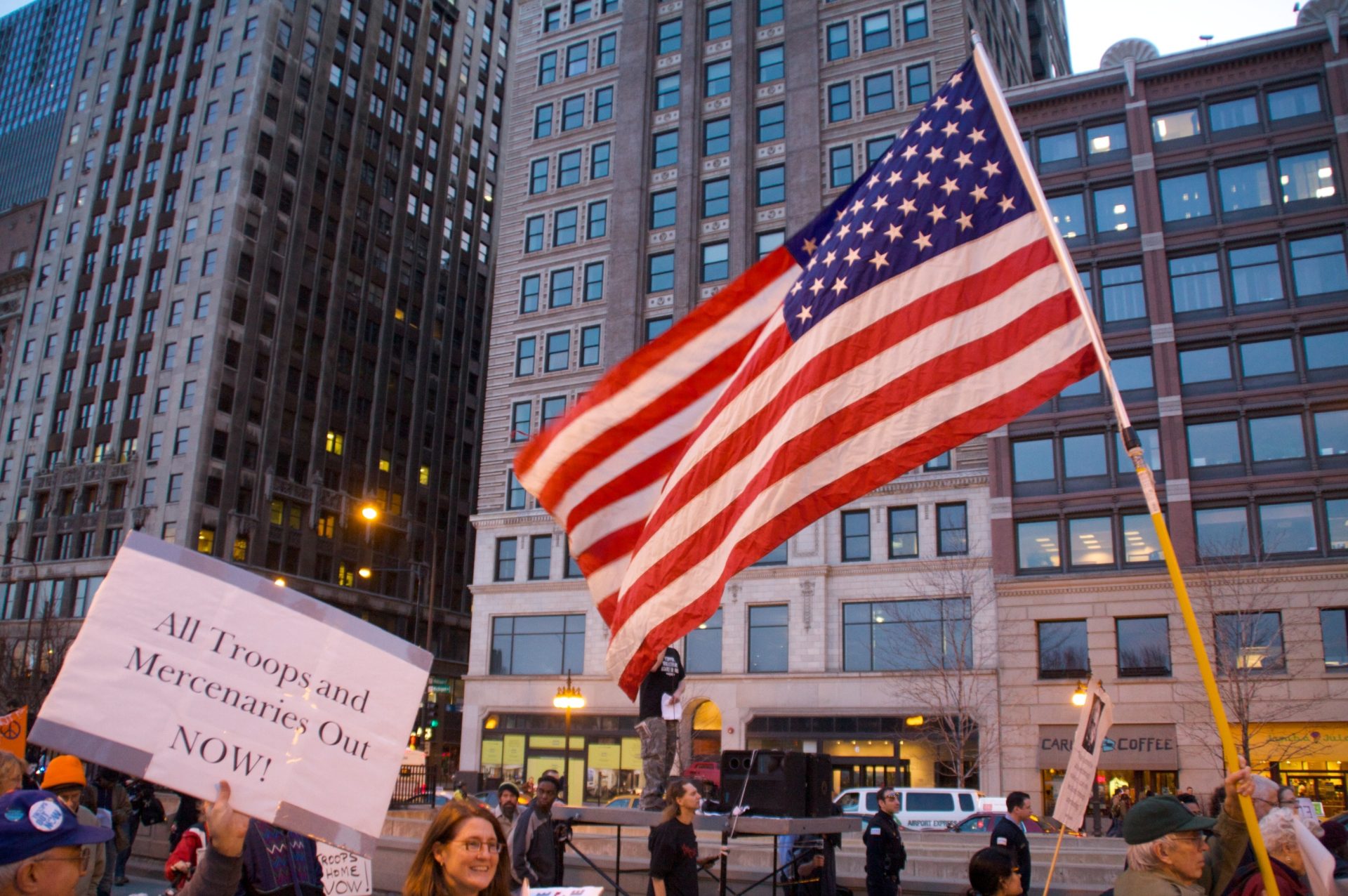 Manifestantes invadem Convenção Nacional Democrata em Chicago