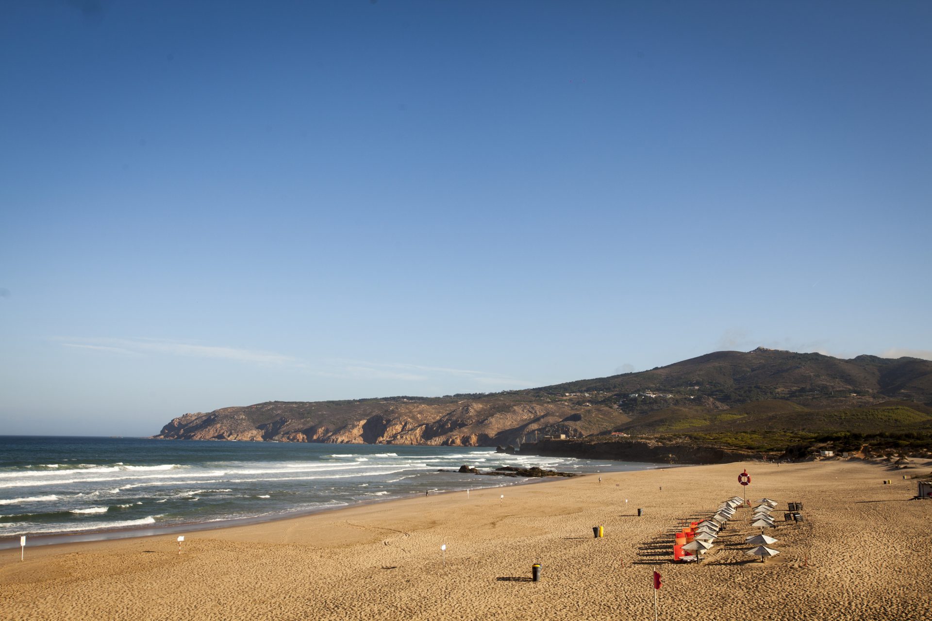 Homem encontrado morto por populares no areal da praia do Guincho