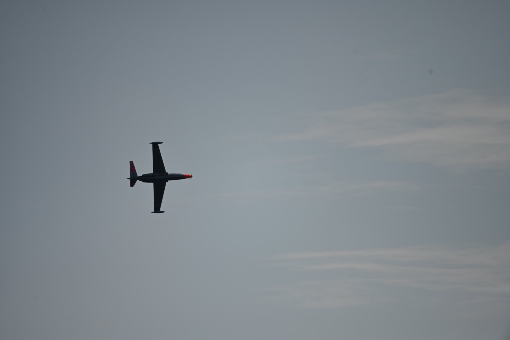 Piloto morre em queda de avião num espetáculo aéreo em França