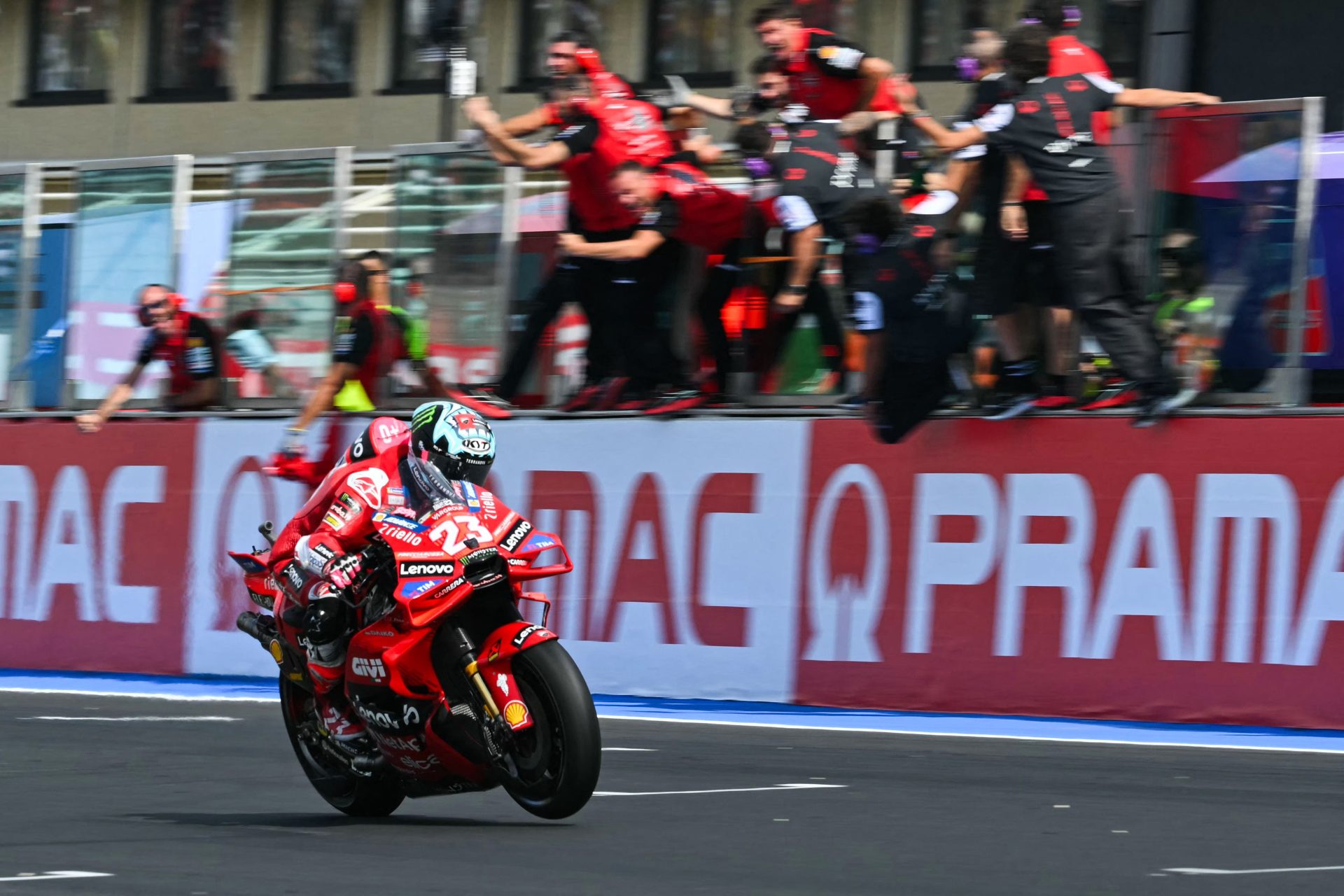 MotoGP. Miguel Oliveira 10º em dia de festa da Ducati