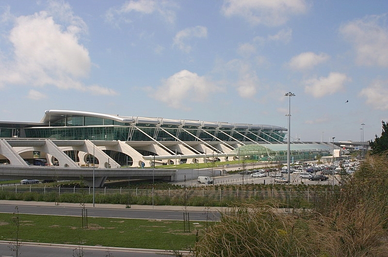 Aeroporto do Porto encerra a à meia-noite para obras de reabilitação da pista