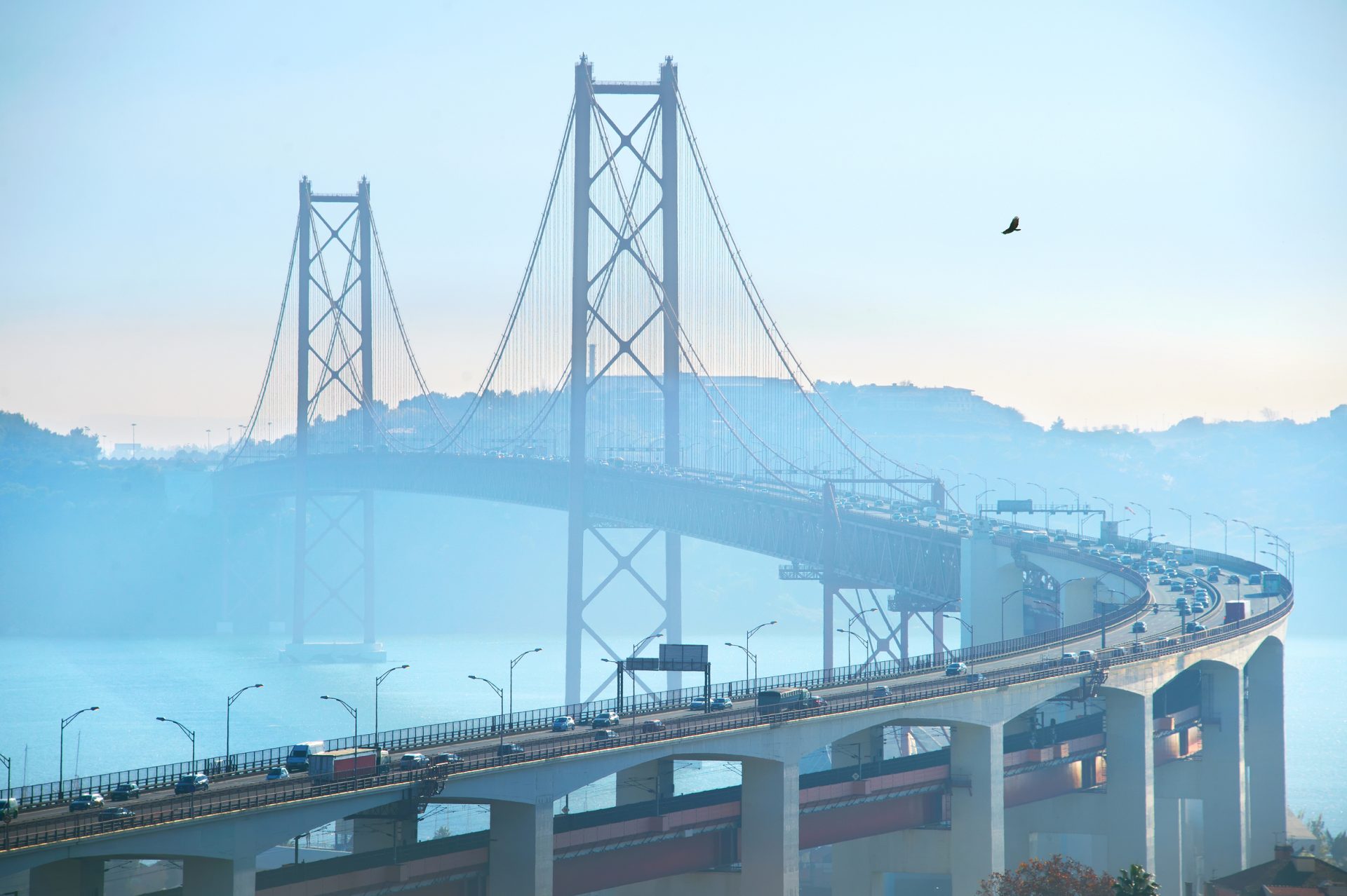 Perseguição policial leva a corte da Ponte 25 de Abril