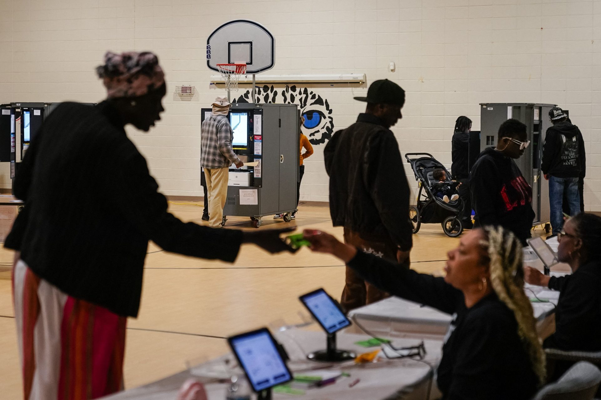 Em Direto. Espera de horas para votar em vários estados