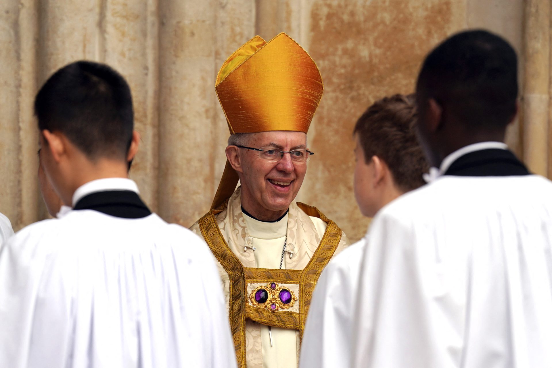 Arcebispo da Cantuária demite-se devido a escândalo de abusos na Igreja Anglicana