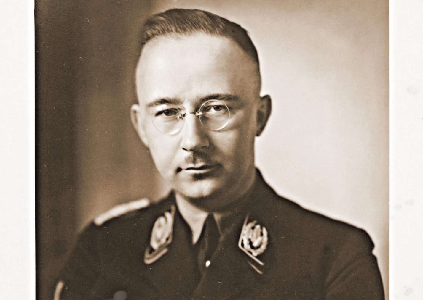 Heinrich Himmler. Esta é a primeira das histórias dos mais sádicos canalhas que a Alemanha nazi deu ao mundo