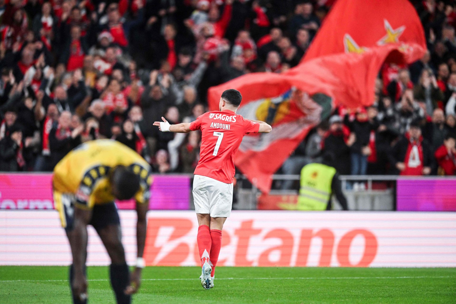 I Liga. Vitória sobre Estoril deixa Benfica isolada na liderança