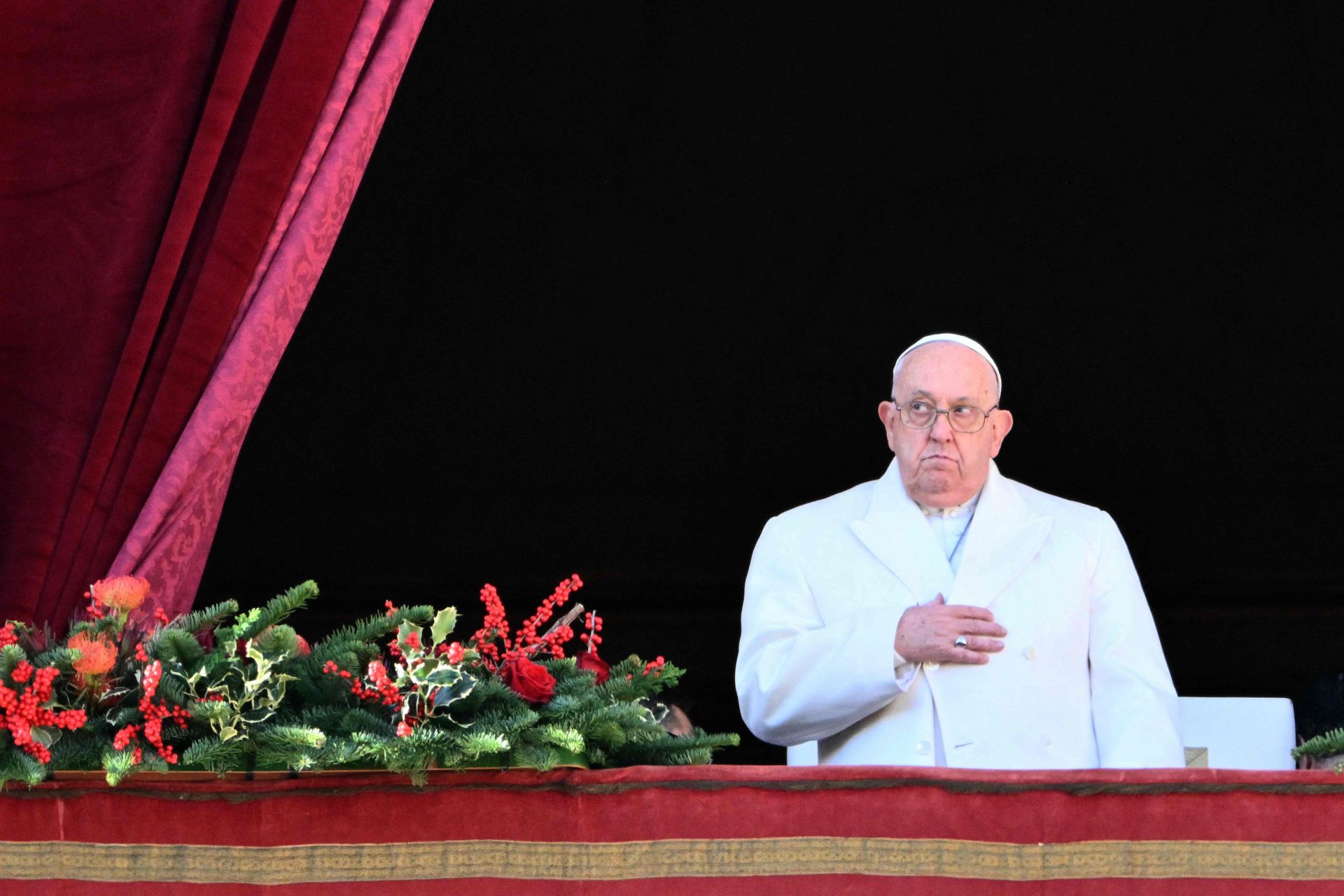 Papa apela a fim dos conflitos na mensagem de Natal