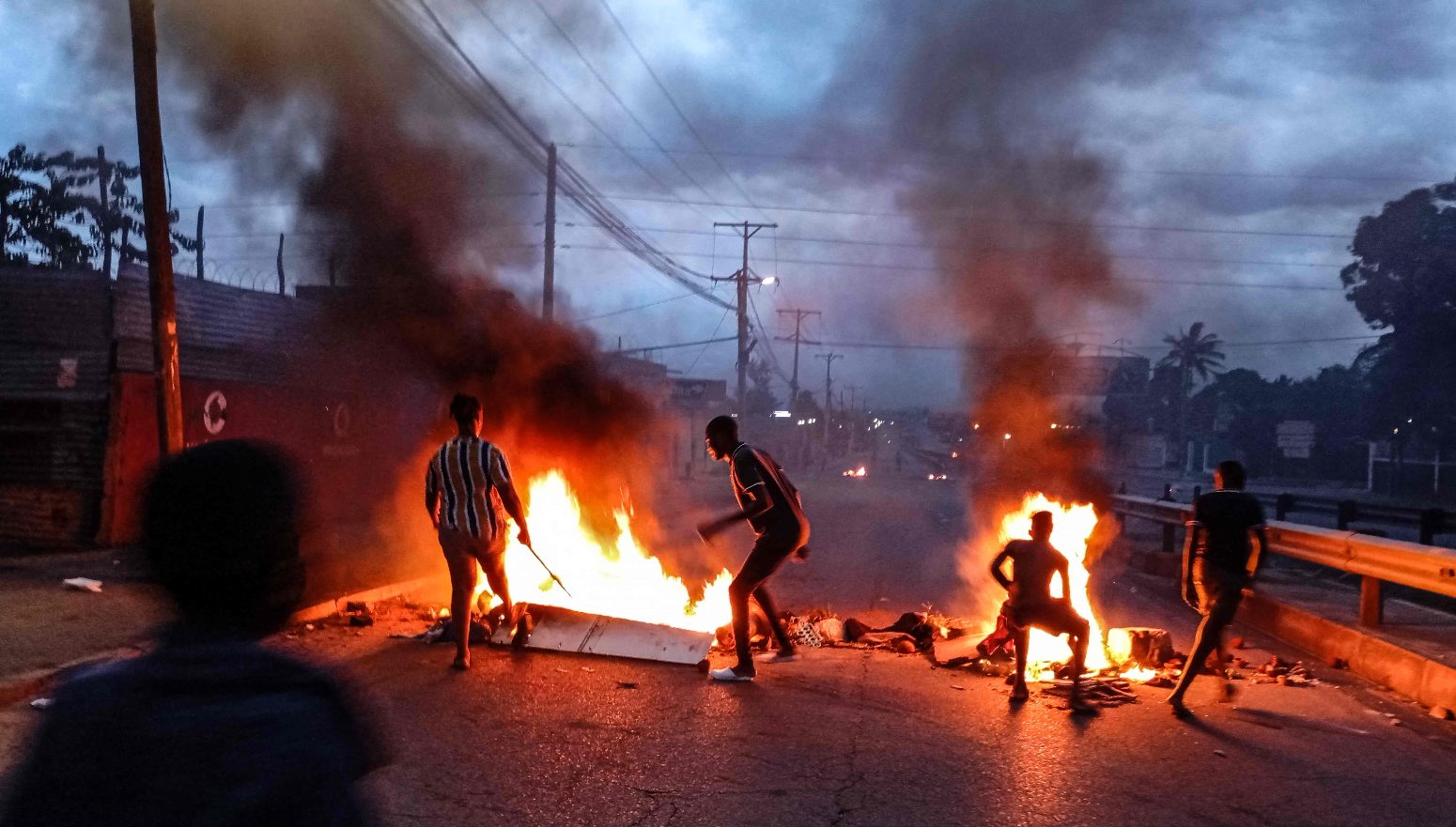 Protestos voltam em força em Moçambique (com vídeos)