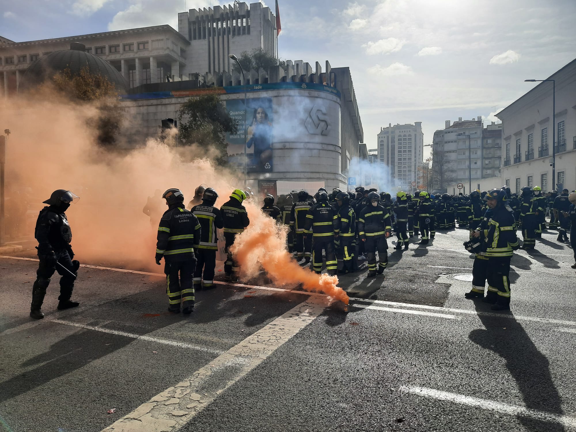 Protesto dos Bombeiros Sapadores durante reunião entre Governo e sindicatos