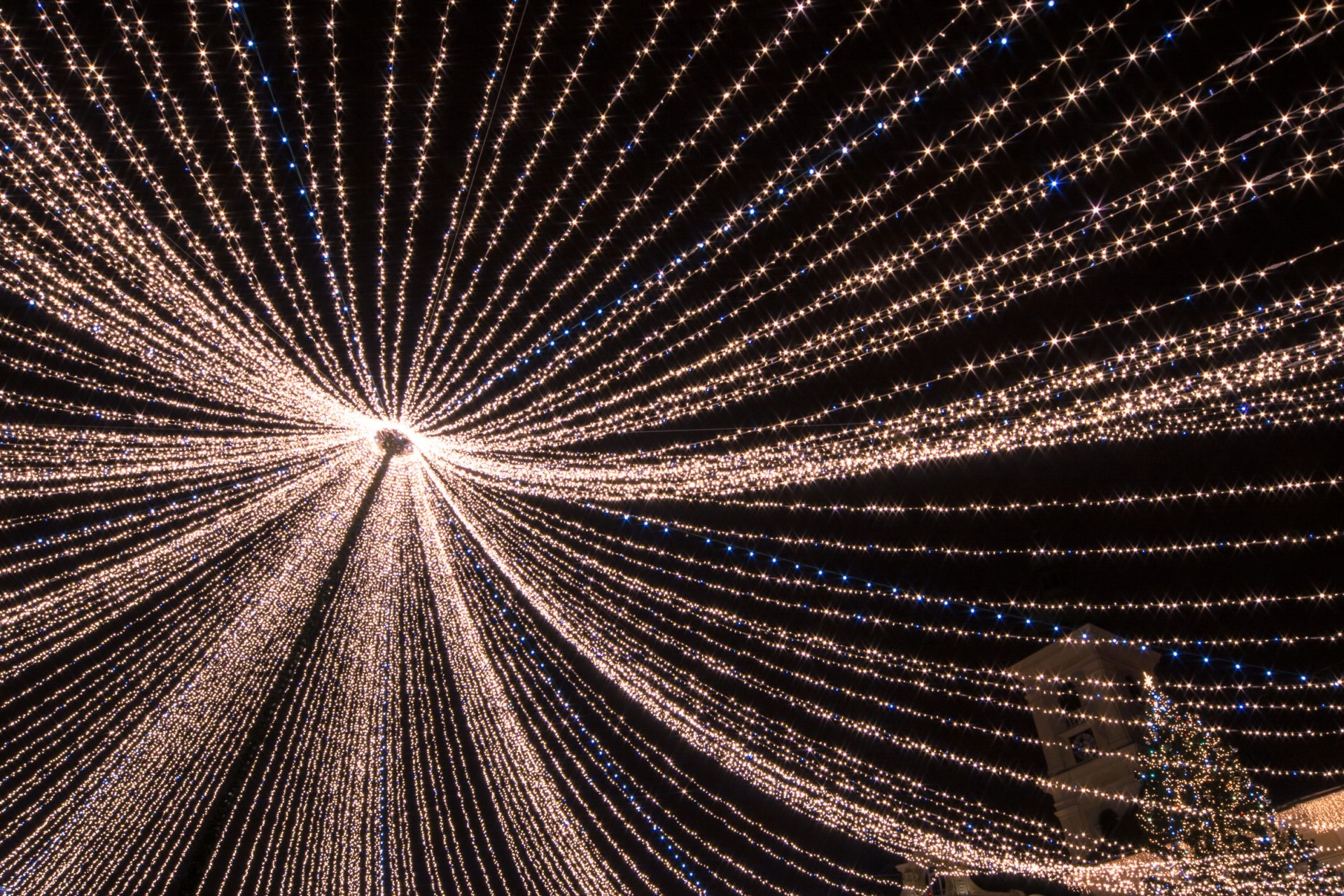 Criança de cinco anos apanha choque elétrico em iluminação de Natal de Lagos