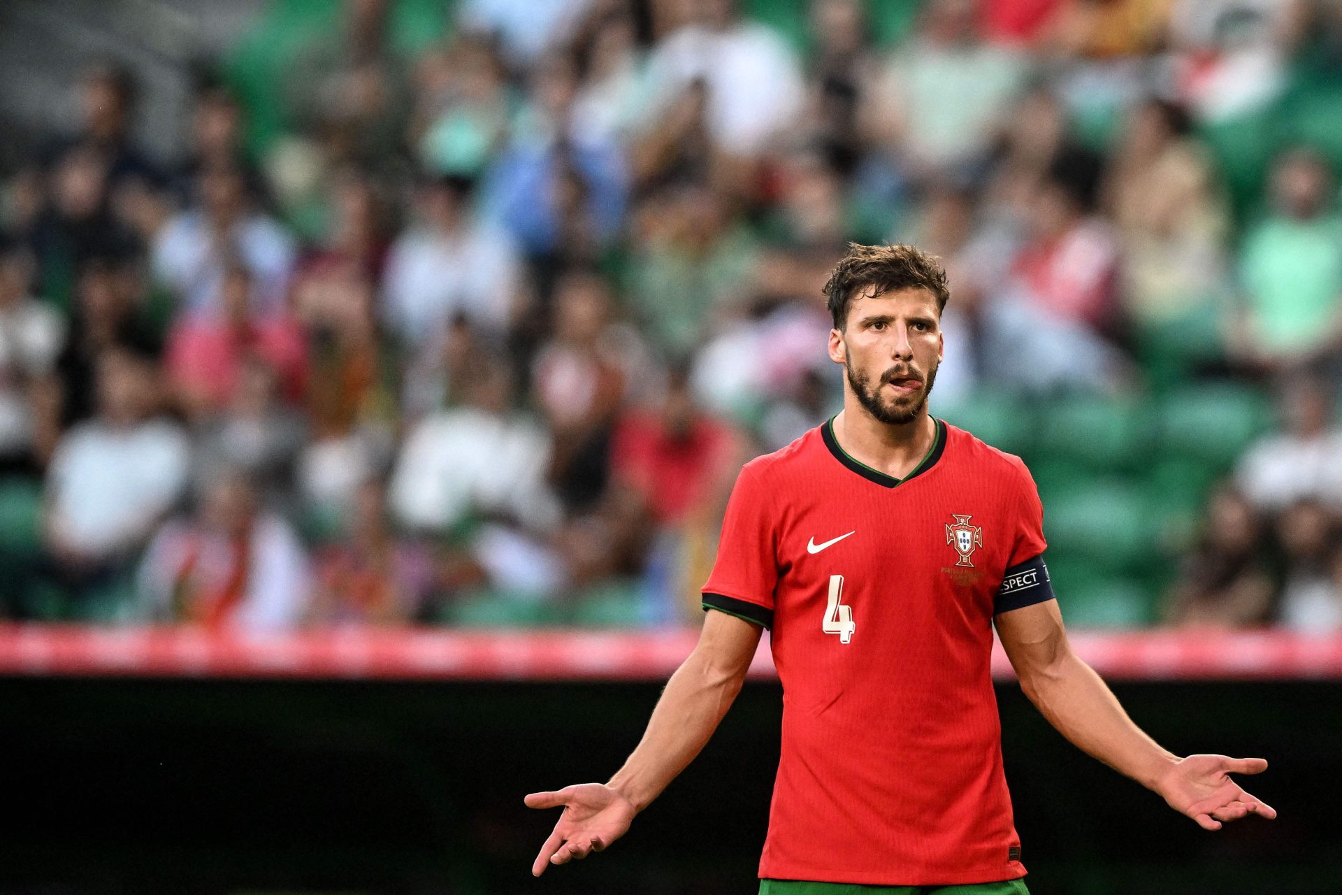 Rúben Dias e Cristiano Ronaldo na ‘calha’ para o melhor ‘onze’ do ano da FIFPro