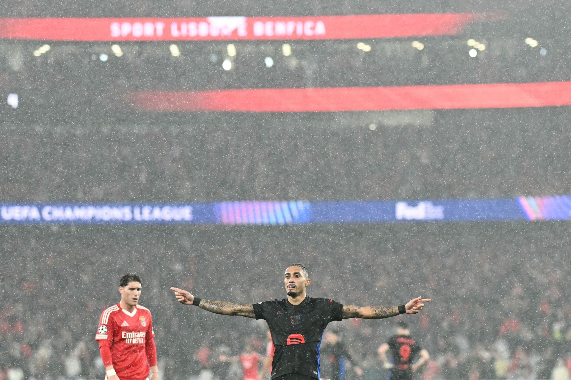 Benfica perde na último lance do jogo contra o Barcelona