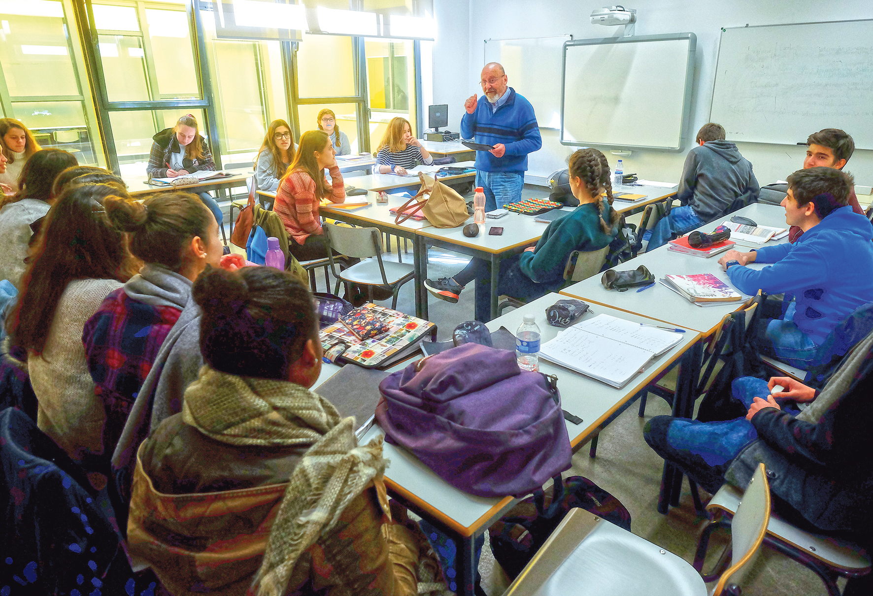 Língua e cultura. Ministério reforça escolas