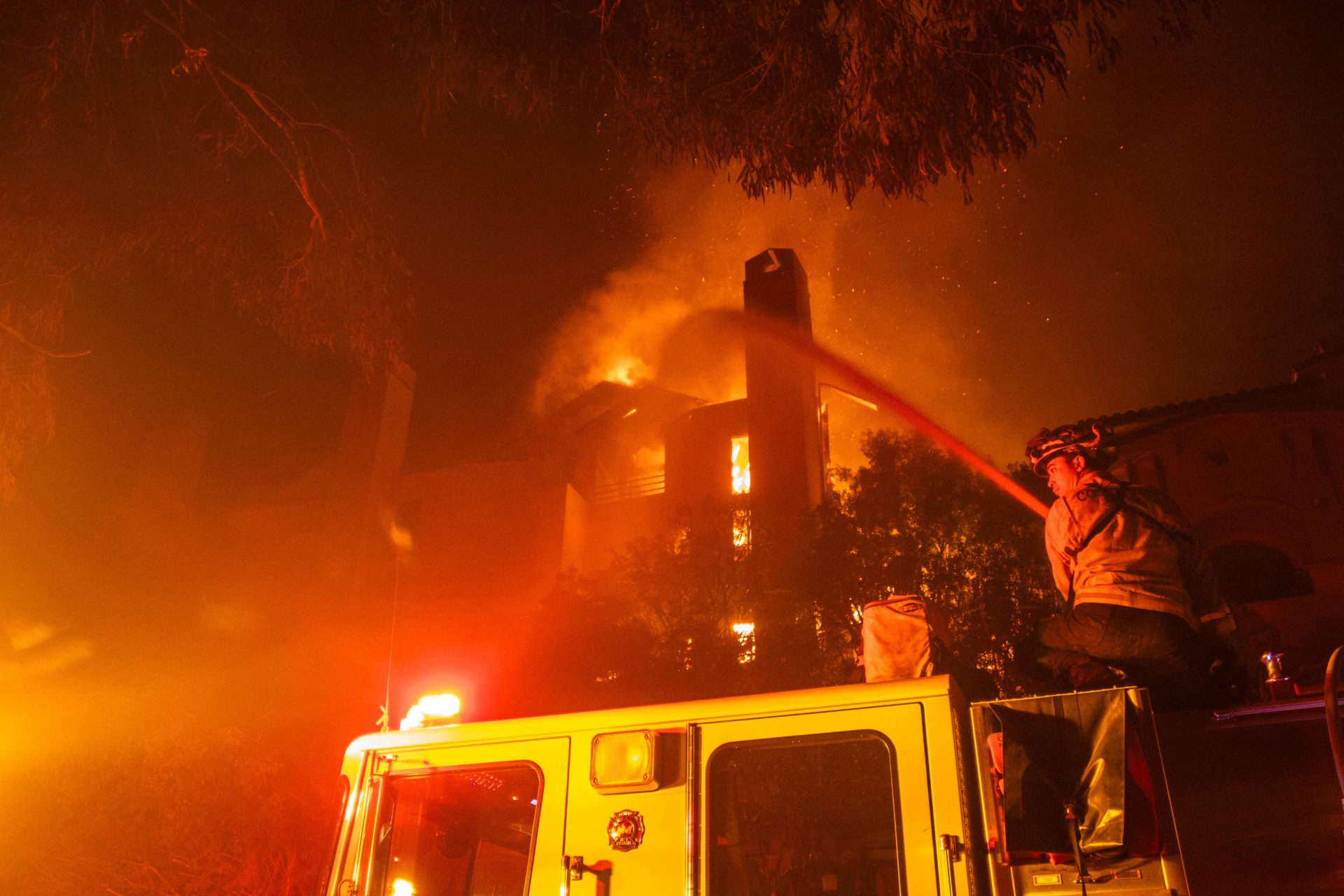 Incêndios na Califórnia já destruíram milhares de casas