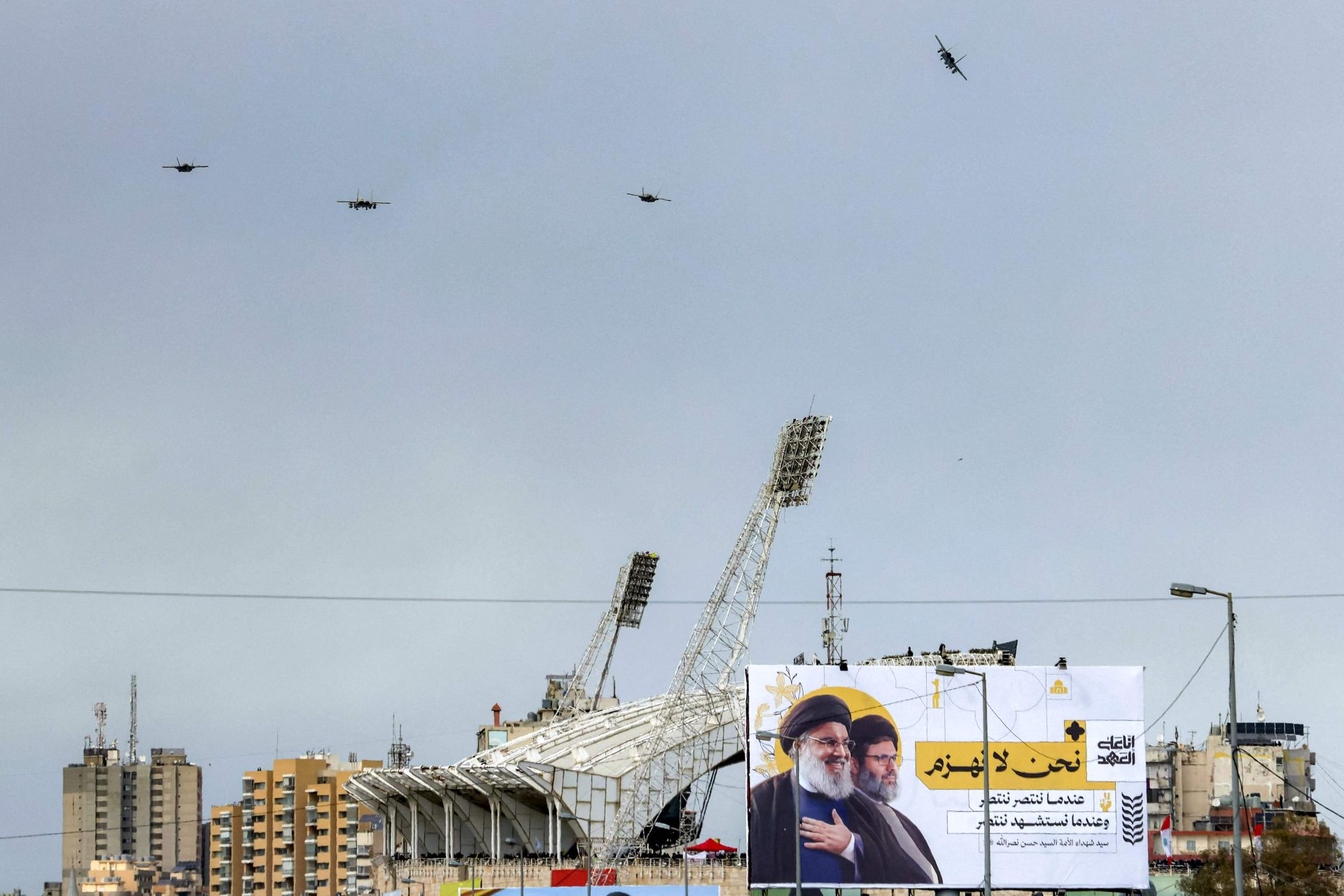 Líbano. Aviões israelitas sobrevoam Beirute durante funeral de líderes do Hezbollah