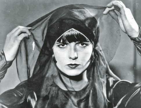 Louise Brooks. Nada como começar por mostrar as maminhas