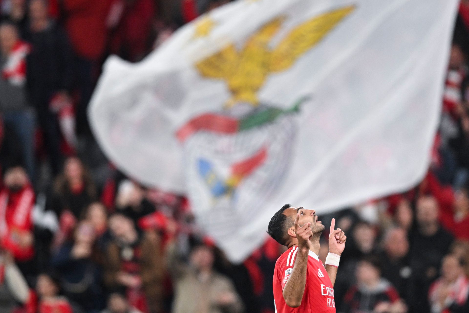 Benfica vence Moreirense e aproxima-se do Sporting