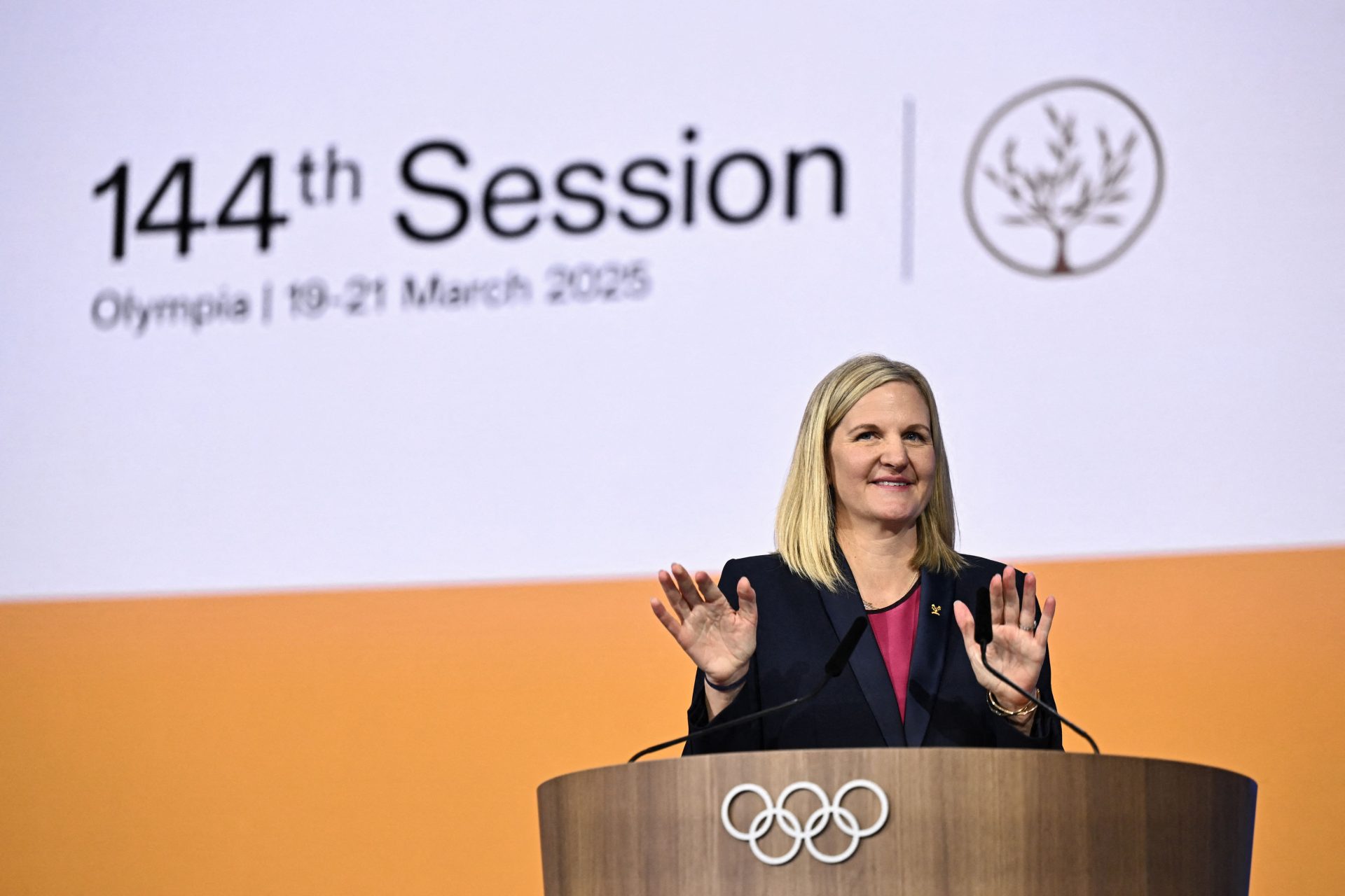 COI. Kirsty Coventry é a primeira mulher na presidência