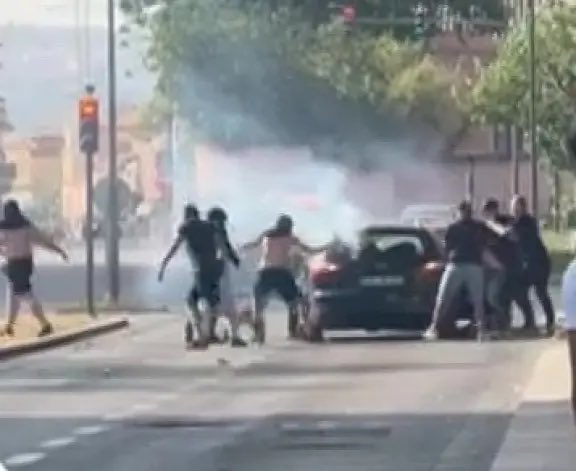 Adeptos do Sporting suspeitos de atacar carro com elementos de claque do FC Porto ficam em prisão preventiva
