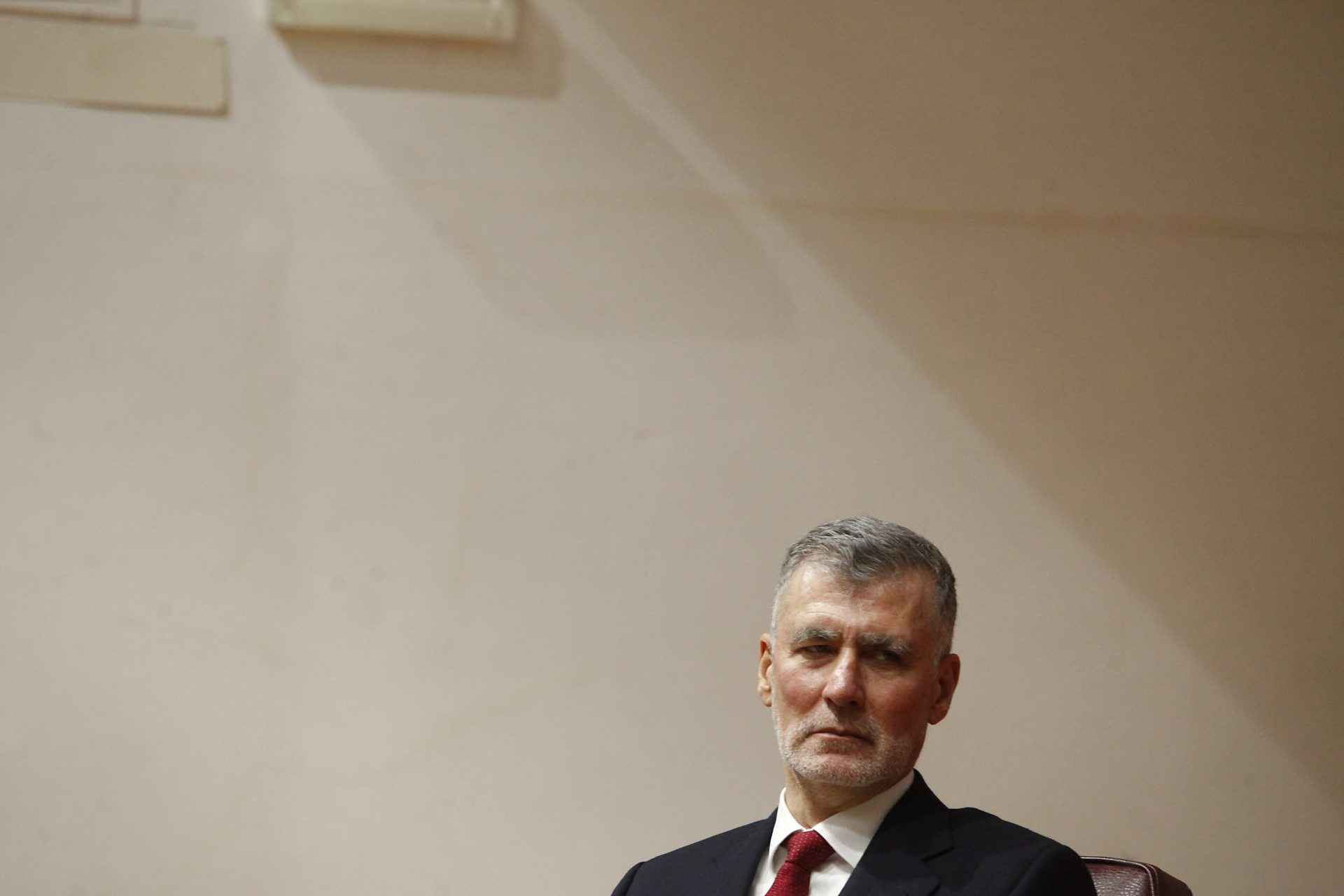 Sondagem Presidenciais. Almirante lidera, Mendes diminui distância, Seguro afirma-se