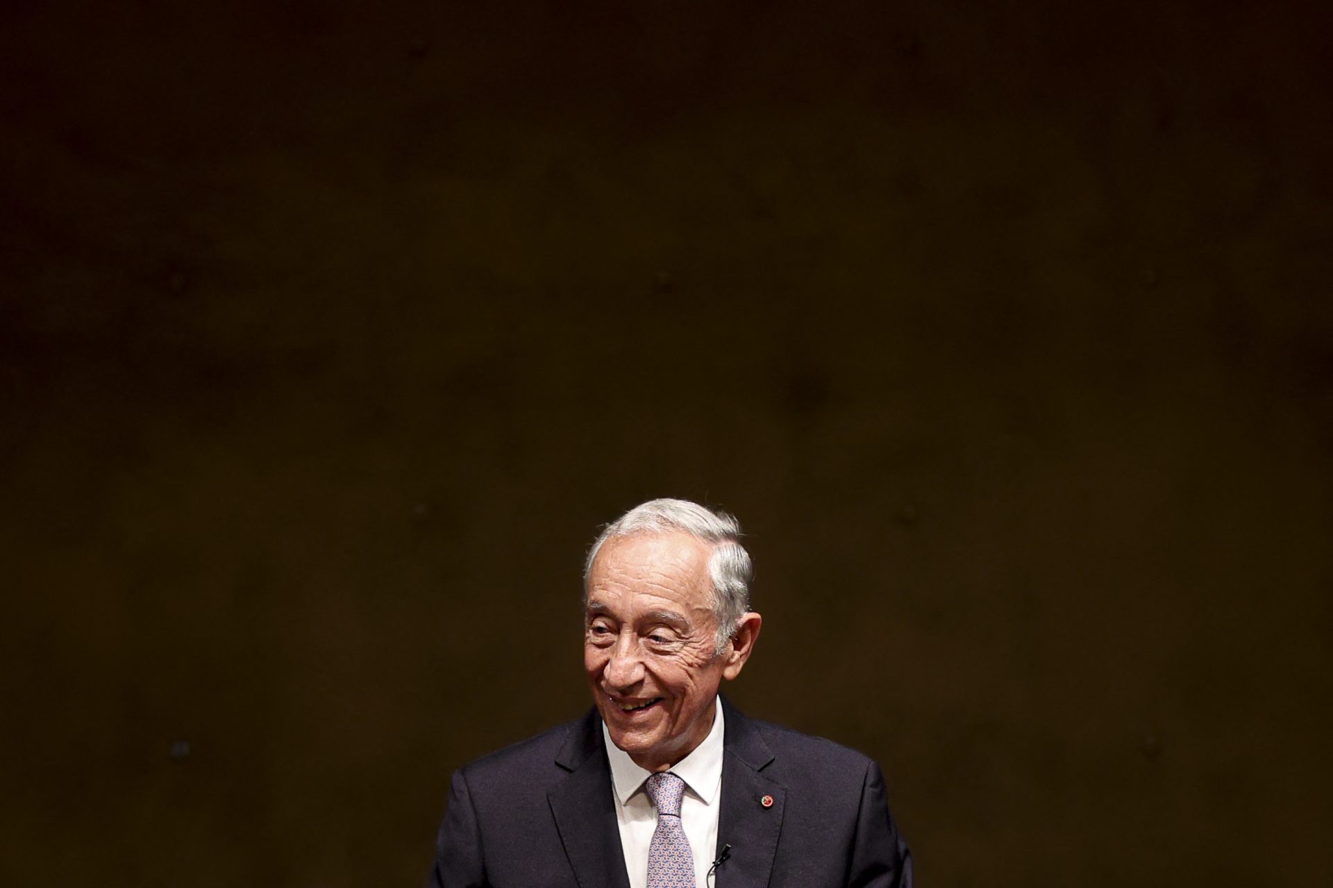 Marcelo promulga restrição de telemóveis