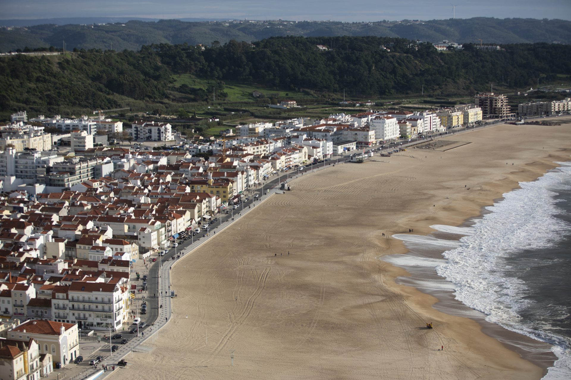 Dezenas de pessoas doentes após contaminação na praia da Nazaré
